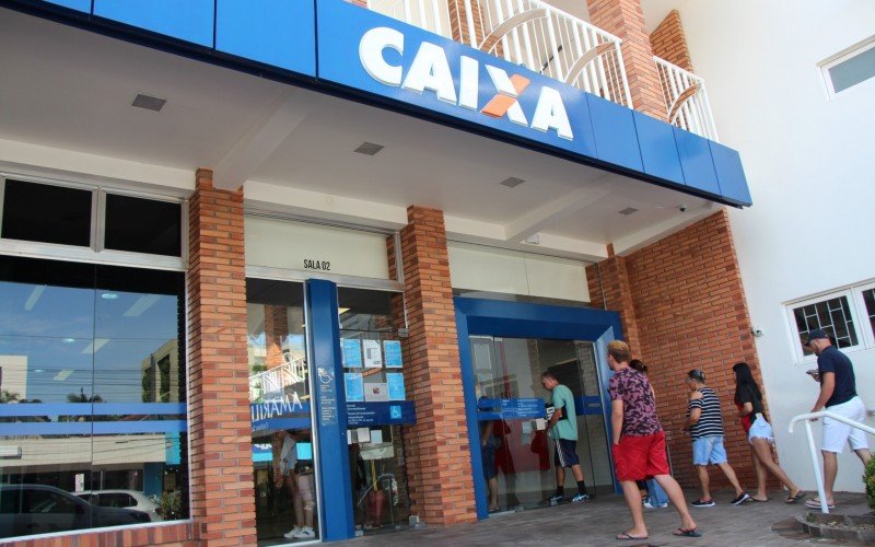 Clientes lotam agência bancária em Ivoti após greve suspender atendimentos