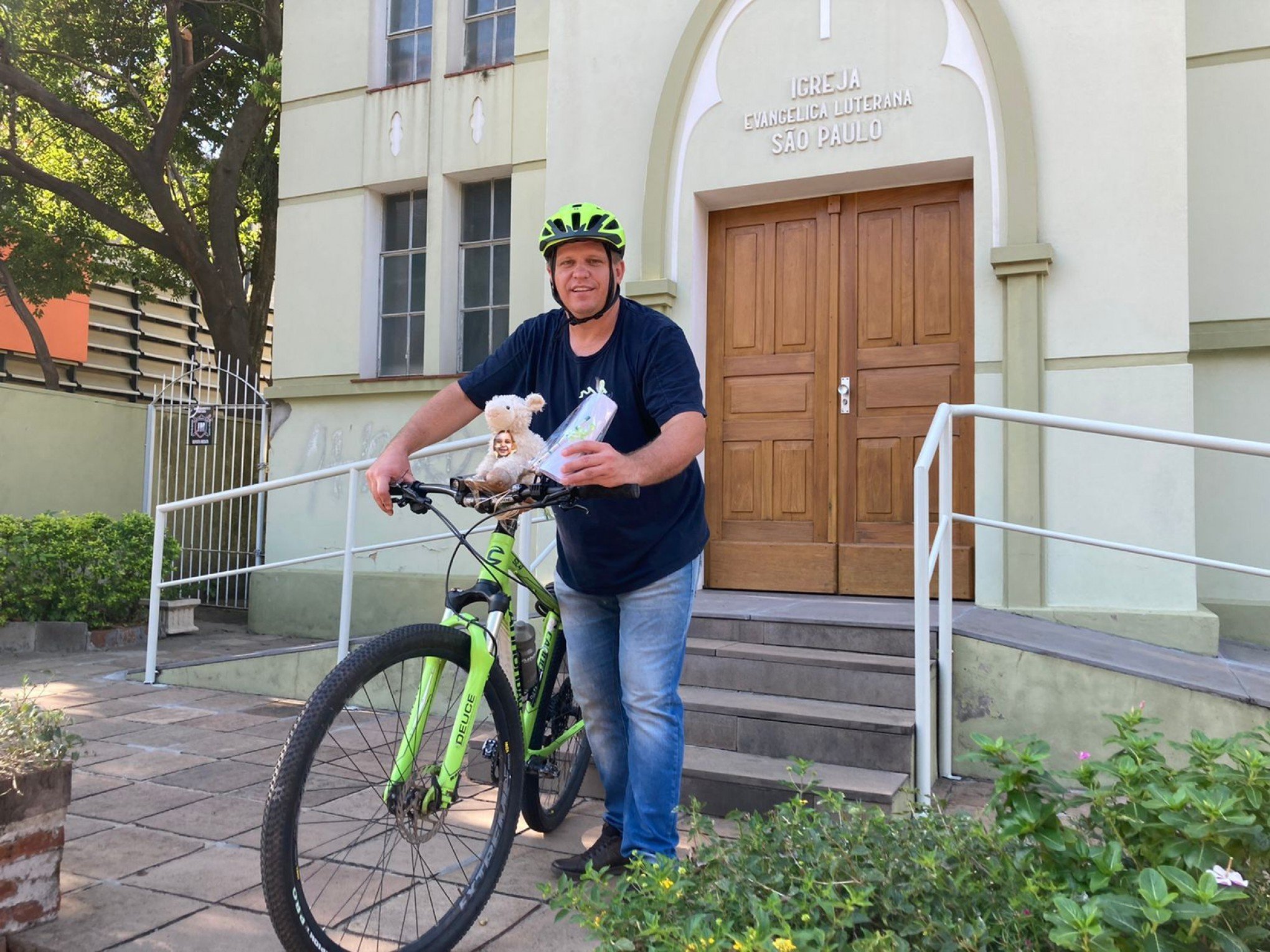 Pastor de Novo Hamburgo evangeliza sobre a bicicleta
