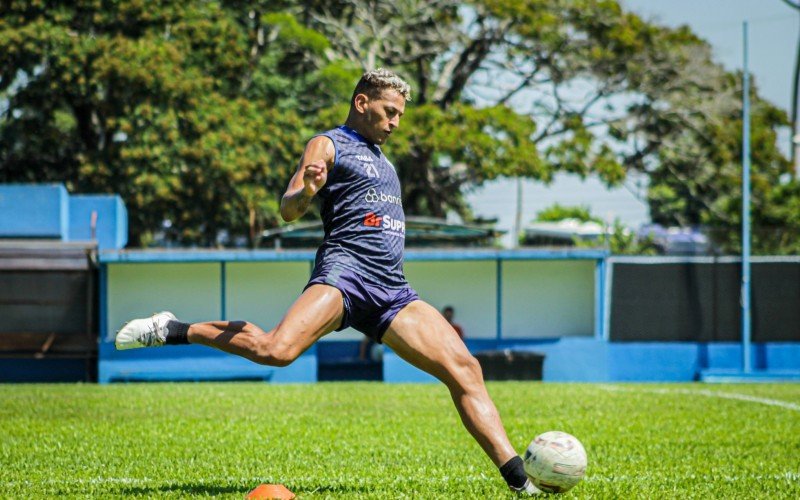 Jogadores aimoresistas afinaram a pontaria no treino desta quarta-feira (1º)