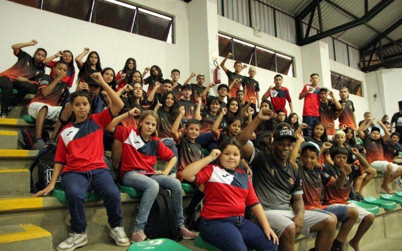 Projeto Essência, referência na inclusão social de jovens em Canoas, trouxe 46 crianças e adolescentes para Gramado
