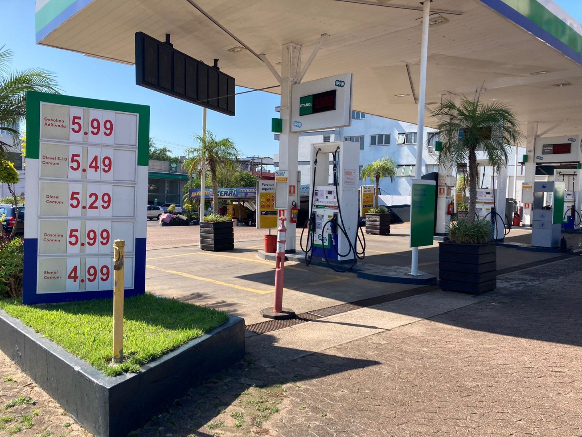 Como estão os preços da gasolina nos postos no primeiro dia do retorno de impostos federais