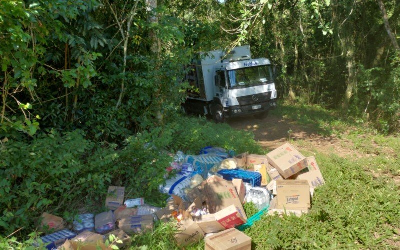 Carga de caminhão é recuperada após roubo e confronto entre policiais e criminosos em Parobé