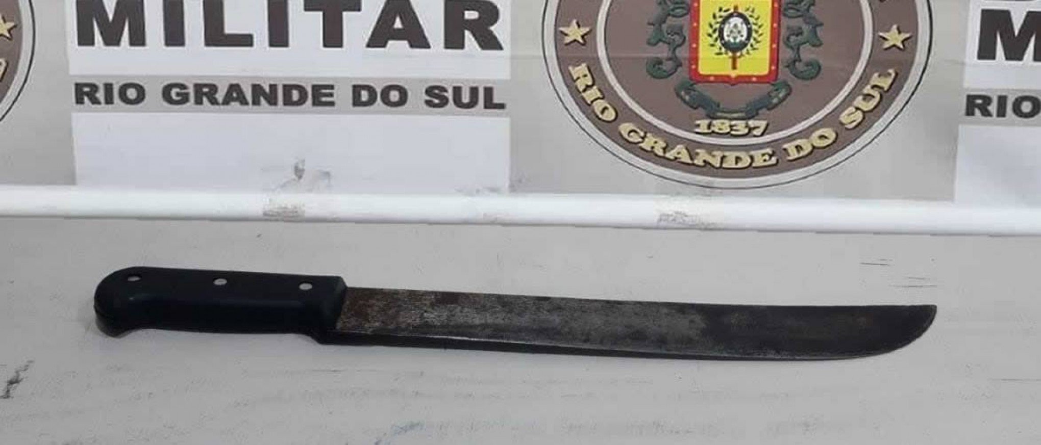 Homem é preso após ameaçar com faca e roubar celular de vítima em Canela