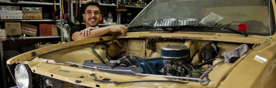 Paixão por carros e amor ao próximo em evento de automóveis