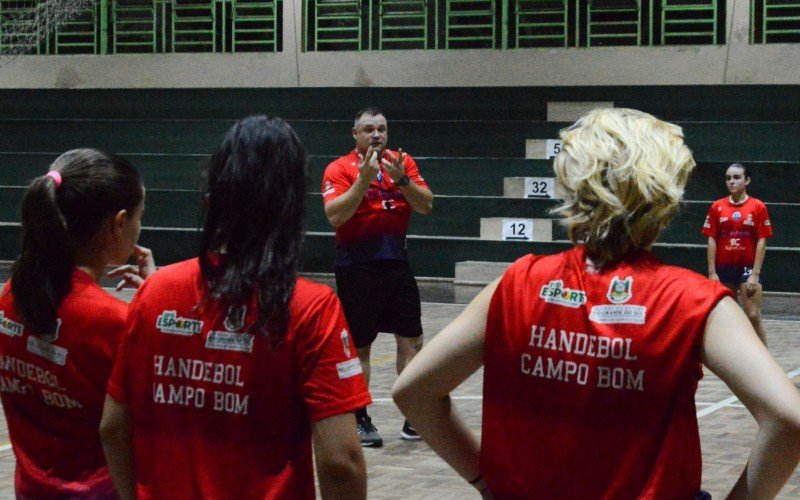 AECB seleciona atletas para equipes infantil e cadete femininas de handebol