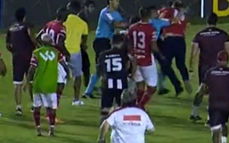 Pancadaria em partida de futebol