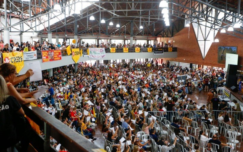 Em assembleia, Cpers rejeita proposta do governos estadual de 9,45% de reajuste