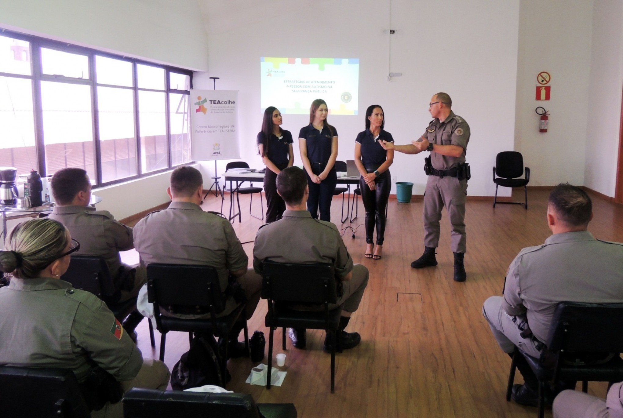 Pessoa com autismo na segurança pública é tema de palestra para Brigada Militar de Gramado