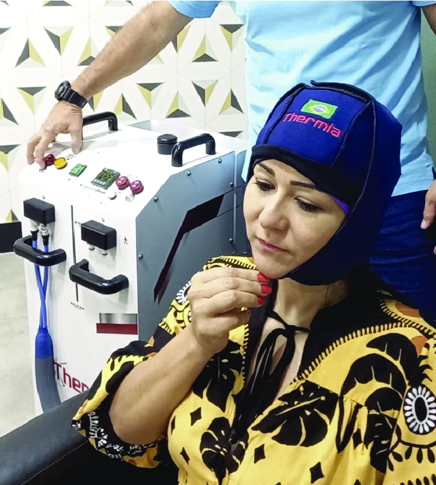 Touca gelada ajuda a reduzir queda de cabelo durante quimioterapia