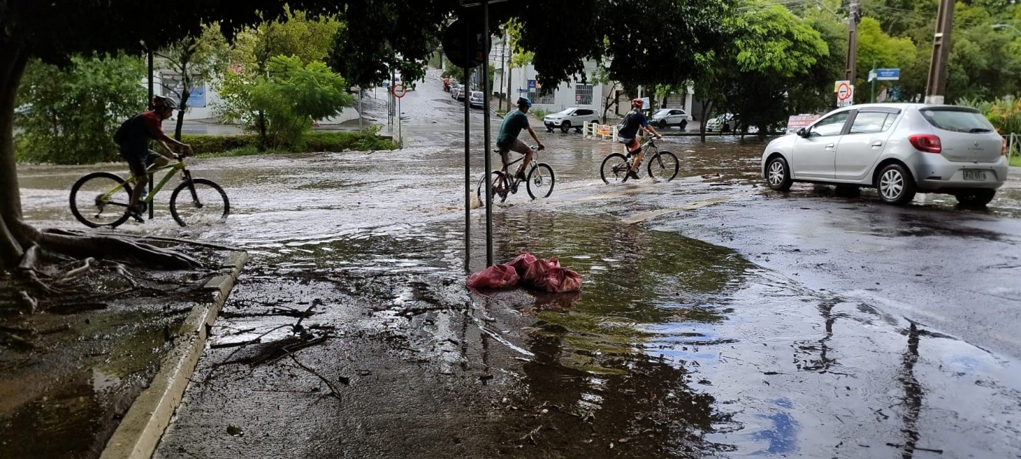 Alagamento no bairro Ideal