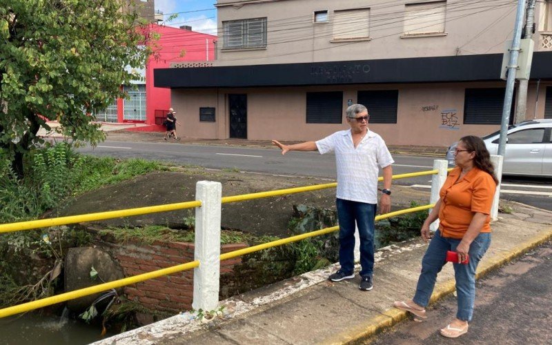  JosÃ© Orlando de Souza e Maria Piedade Souza um dia apÃ³s temporal causar alagamento na Rua Nicolau Becker