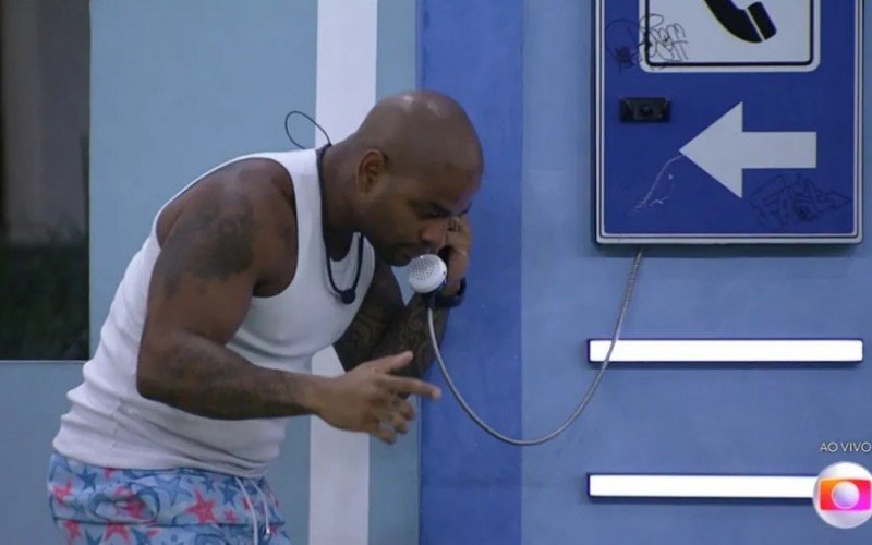 Cezar atende ao Big Fone no BBB 23 e se salva do Paredão