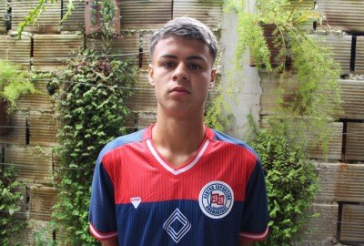 Capitão da equipe sub-17 do Gramadense, Igor 