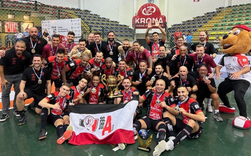 JEC/Krona levantou o troféu de campeão neste fim de semana