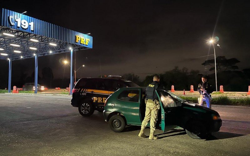 Foragido da Justiça por roubar carro há 5 anos em Canoas é preso pela PRF após o Gre-Nal