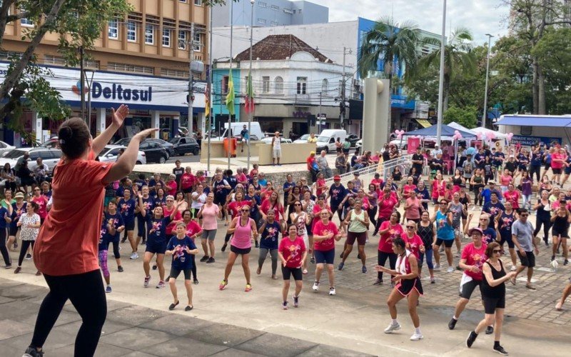 Dia Internacional da Mulher teve programação com dança, orientação e serviços em Novo Hamburgo