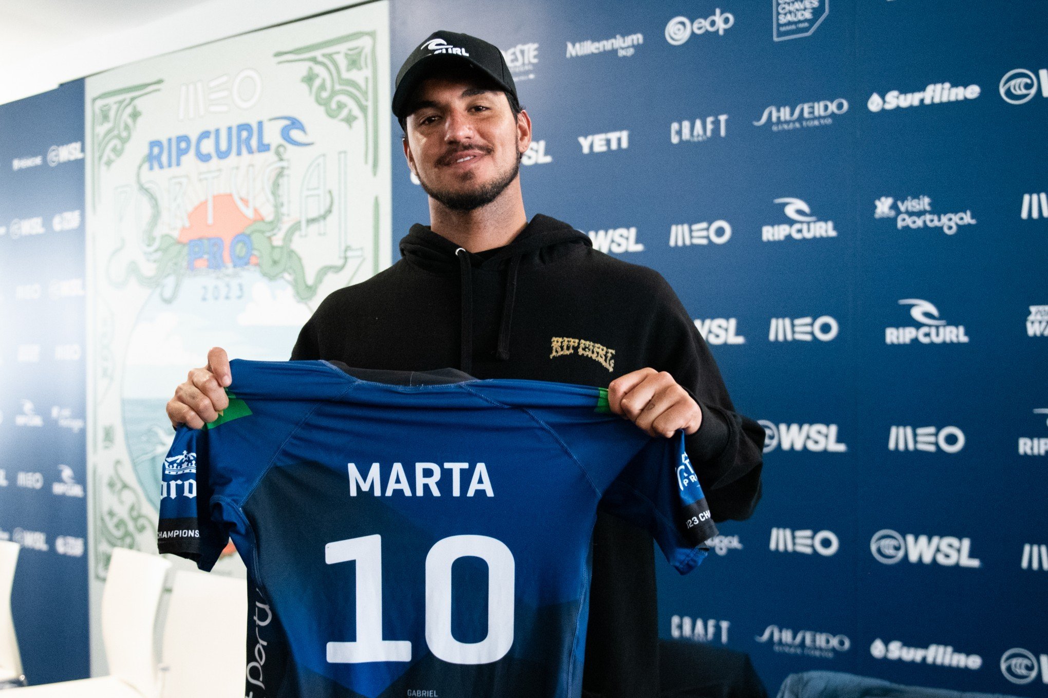 Medina compete em Portugal com nome de Marta na camisa; Tati Weston usa o de Bia Haddad