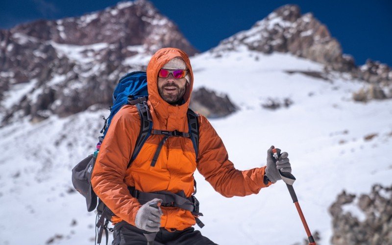 O primeiro dos sete cumes, o Monte Aconcágua, foi conquistado em janeiro por Henrique