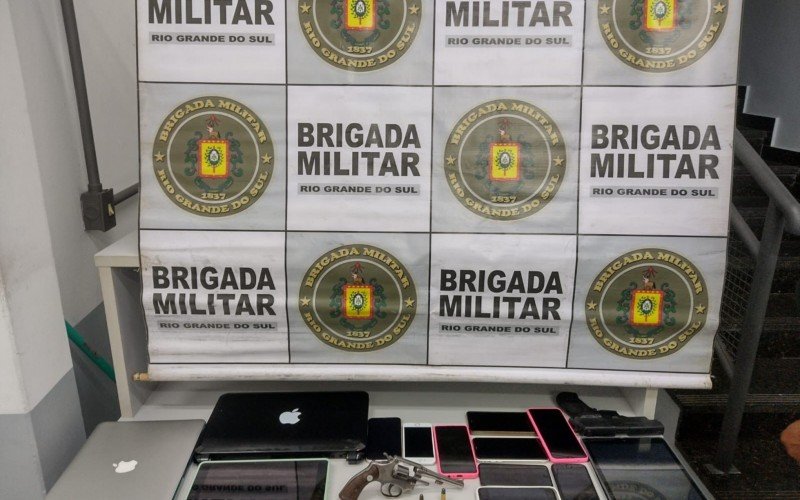 Armas e eletrônicos foram recuperados