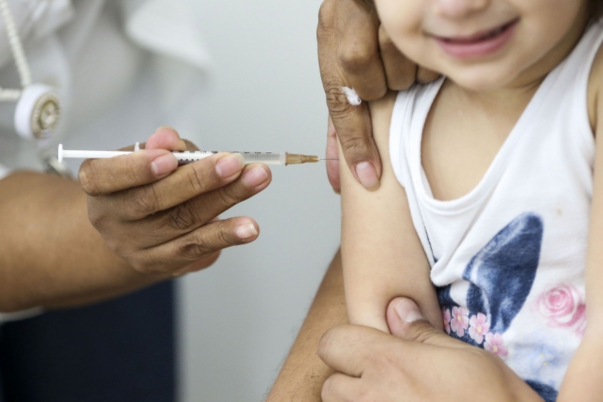 Estoques de vacinas normalizam com recebimento de novo lote, diz Prefeitura
