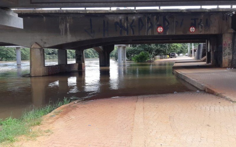 Rio Dos Sinos Atinge Os Metros E Se Aproxima Do N Vel De Alerta Em