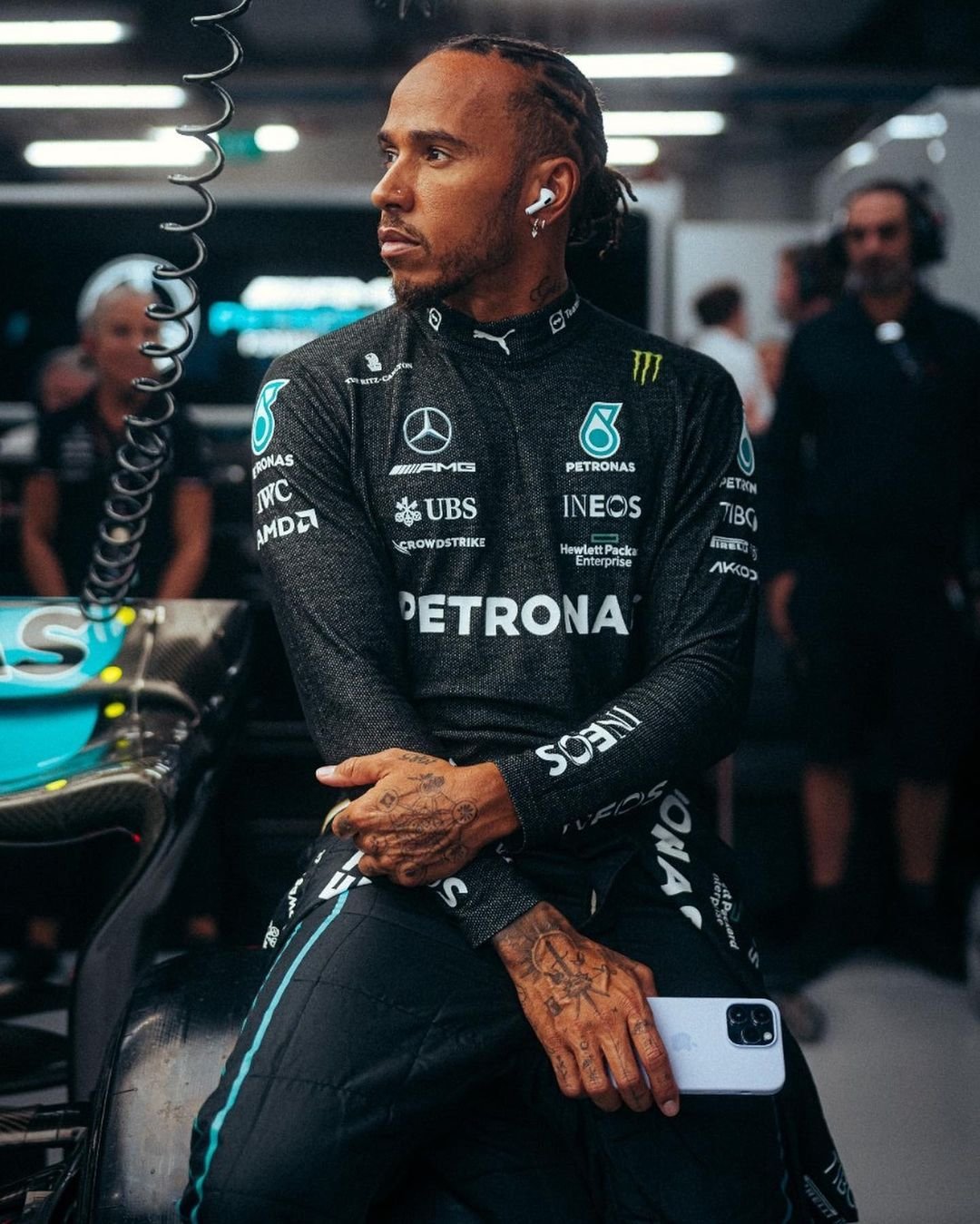 Hamilton adota discurso positivo e promete ajudar a reerguer a Mercedes na F1