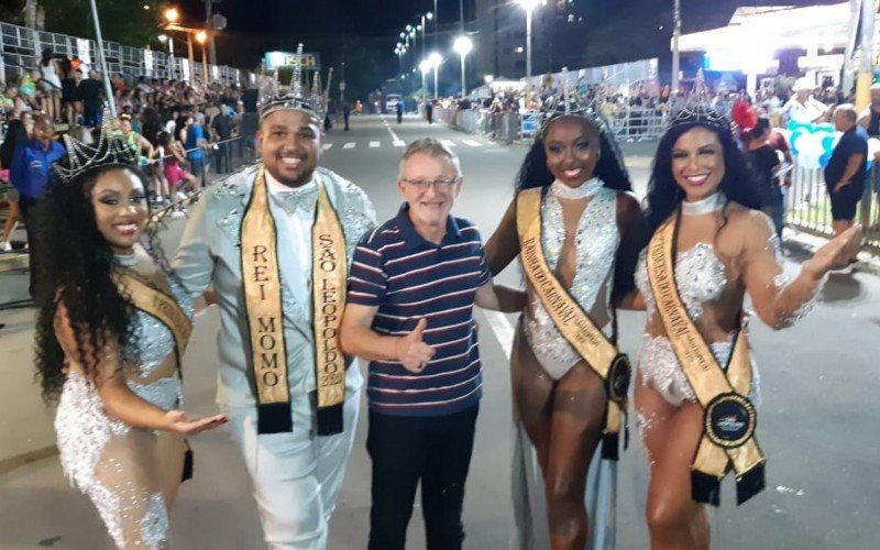 Corte do carnaval de SÃ£o Leopoldo com o prefeito Ary Vanazzi