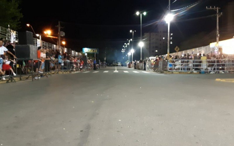 Veja como foi o desfile das escolas de samba no carnaval de São Leopoldo