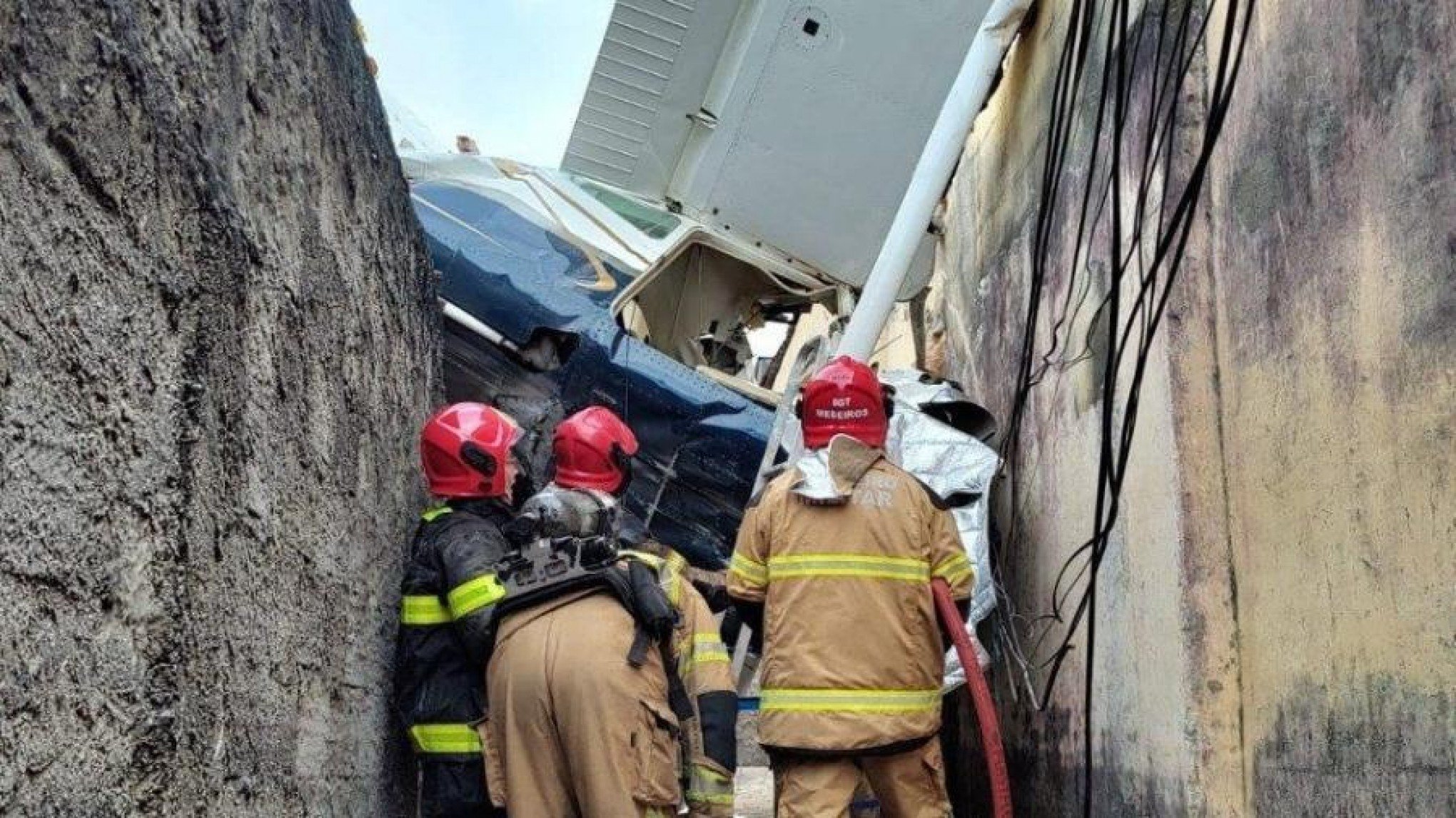 Veja vídeo do momento em que aeronave cai em Sabará