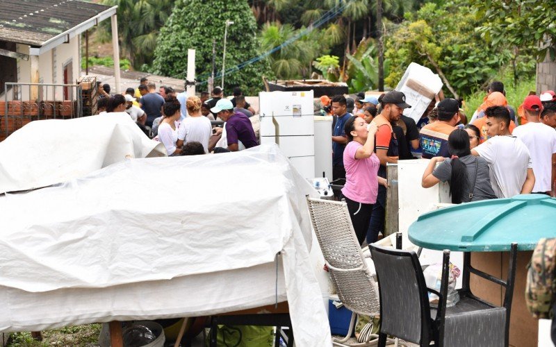 Chuva em Manaus causa deslizamento e deixa ao menos oito mortos