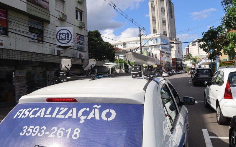 Além de monitores, veículo com câmeras OCR fiscaliza