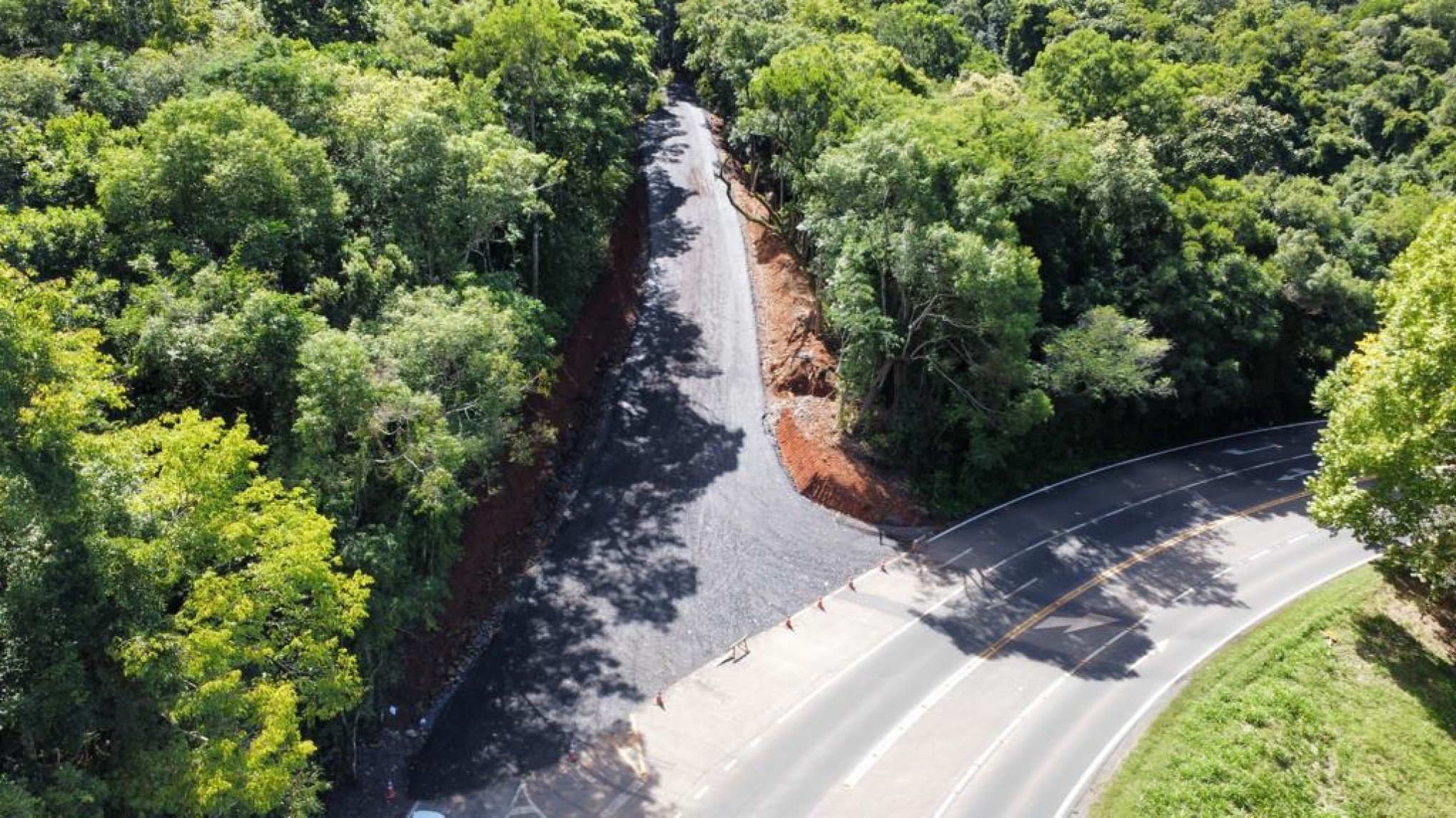 Ligação da RS-115 com a Linha Carahá recebe última camada de asfalto