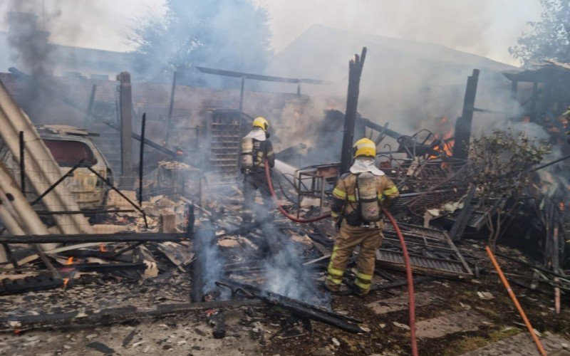 Casas pegaram fogo nesta quarta-feira em Estância Velha