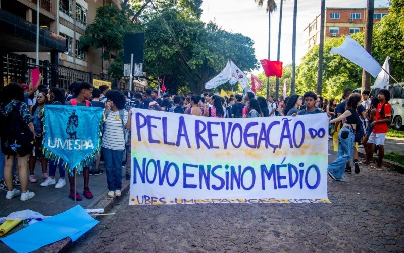 Cresce movimento pela revogação do novo ensino médio; entenda as principais críticas ao modelo