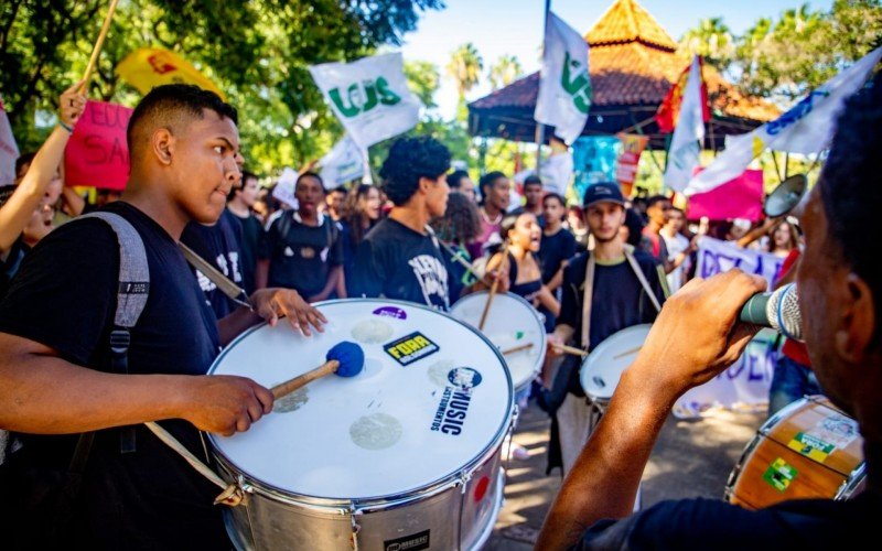 Aula pública contra o novo ensino médio em frente ao Julinho
