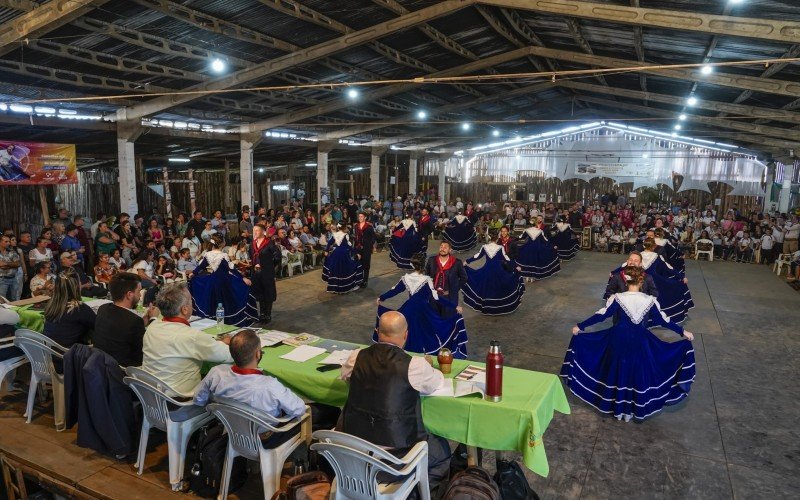 Declamação e danças fazem parte da programação do Rodeio Artístico e Cultural