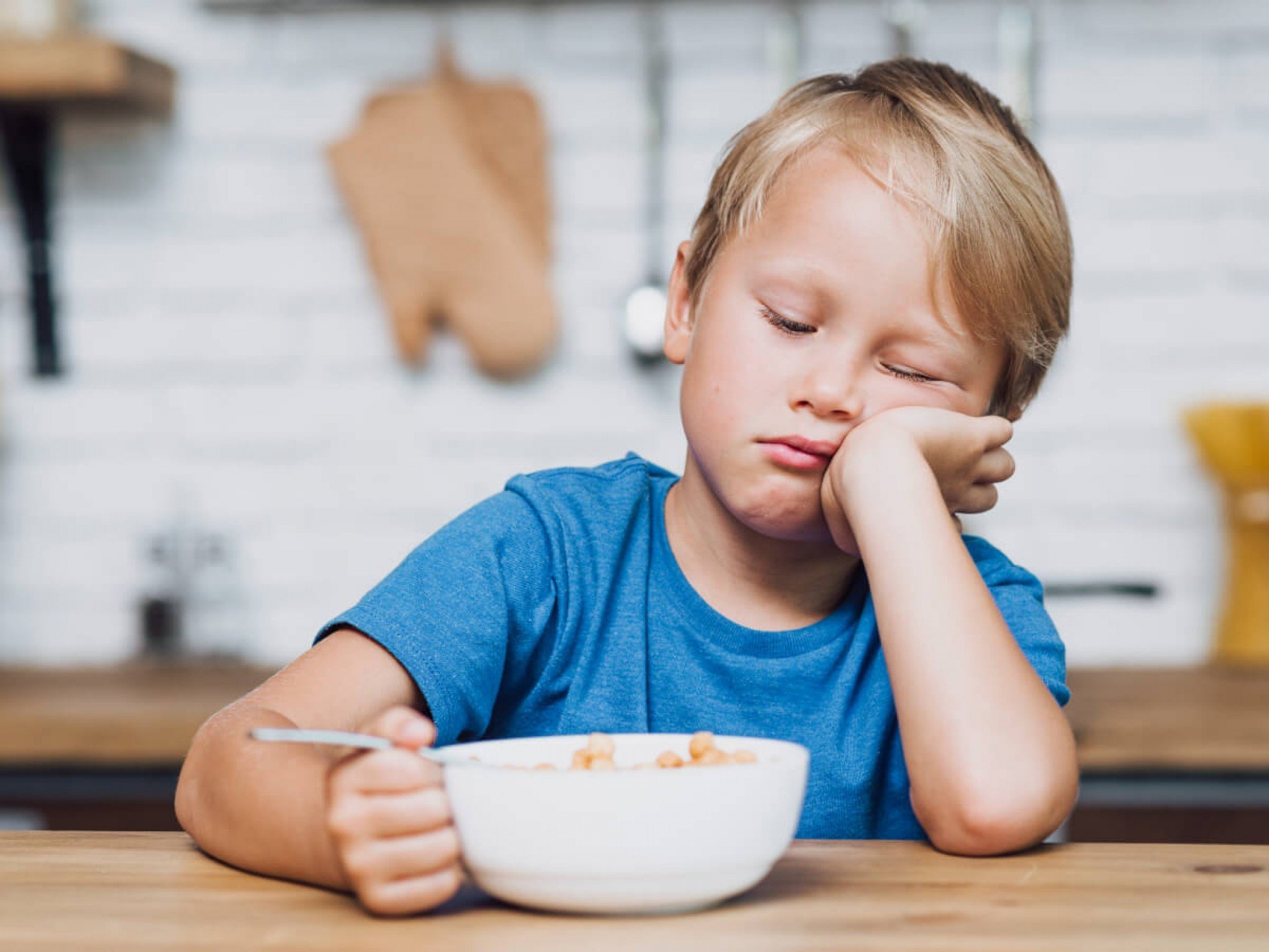 Saiba como lidar com a criança que não quer comer