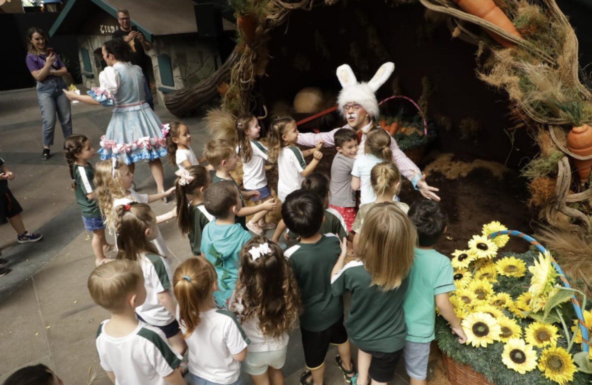 Garotada se encanta com O Reino Mágico da Páscoa