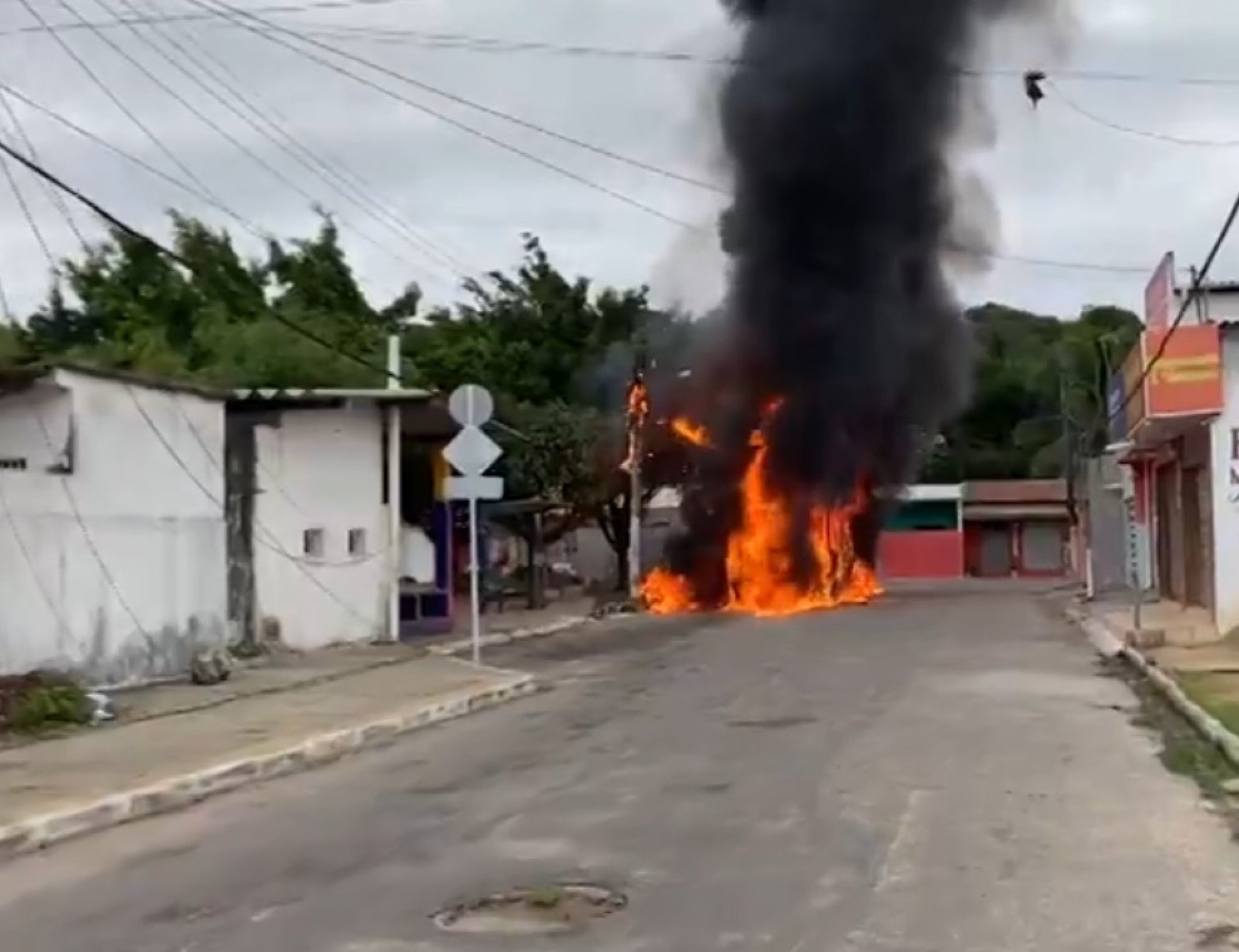 Rio Grande do Norte tem terceira noite de ataques e serviços públicos param