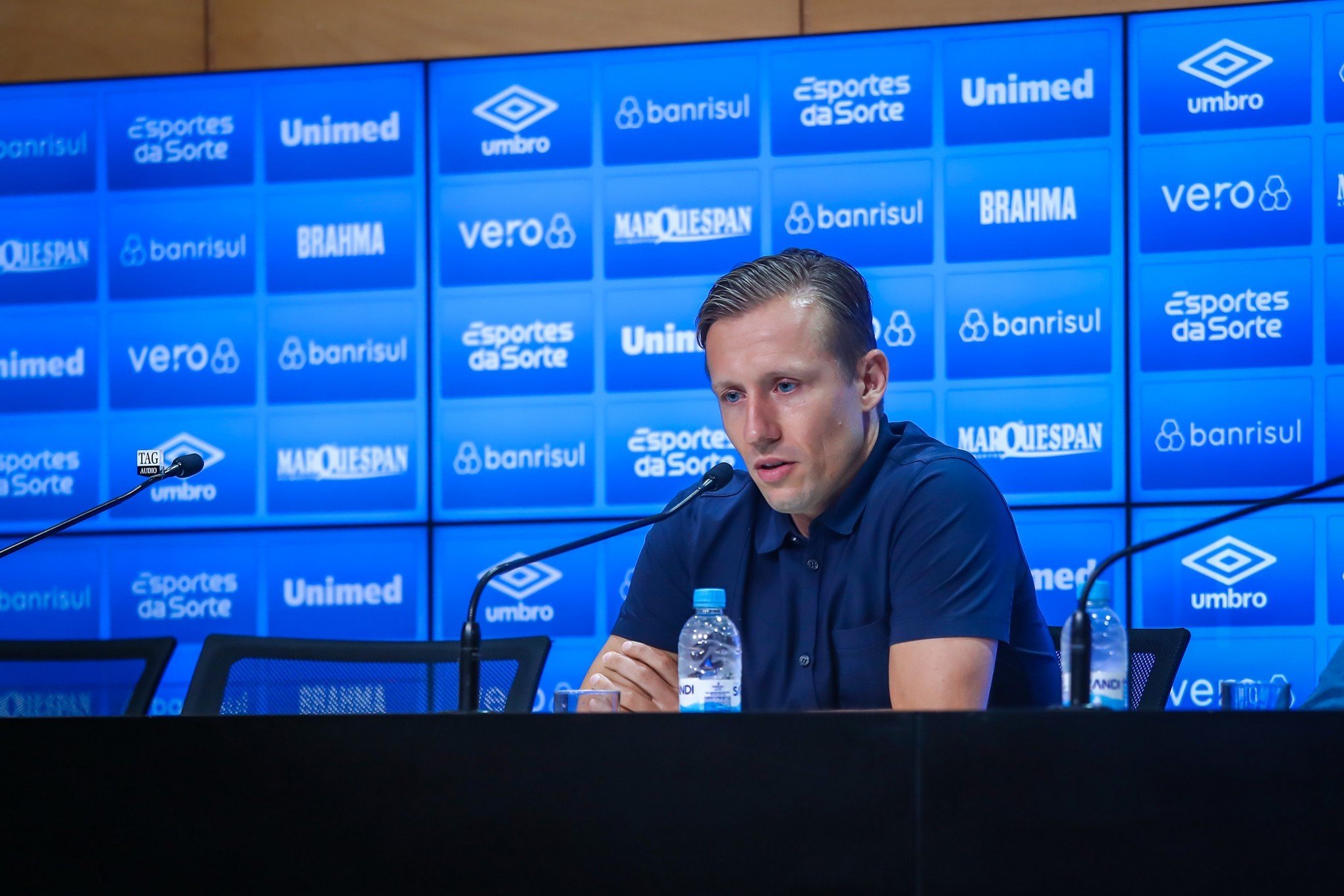 Lucas Leiva se aposenta no Grêmio por causa de grave problema cardiológico