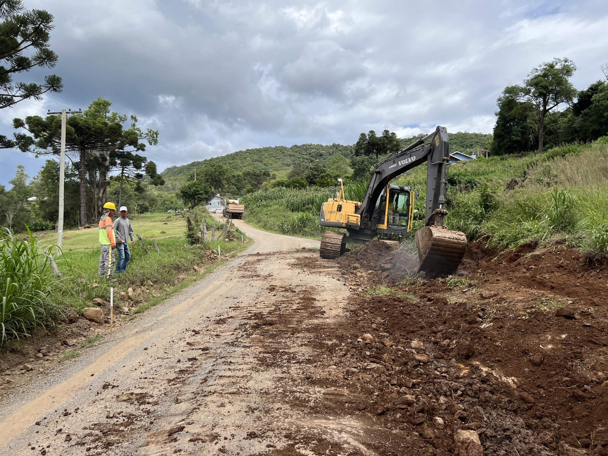 Linha São Roque tem obras de asfaltamento iniciadas em Gramado