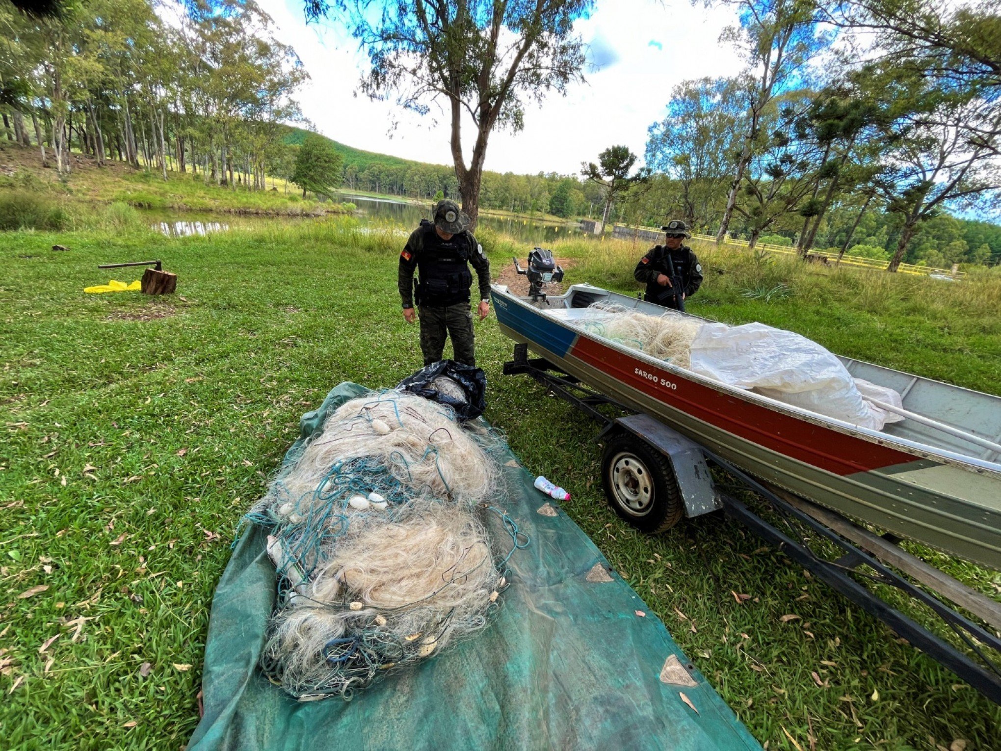 Homens são presos por pesca predatória em barragem de São Francisco de Paula