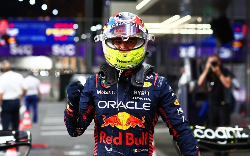Perez faz a pole no GP da Arábia Saudita; Verstappen sofre quebra e larga em 15º