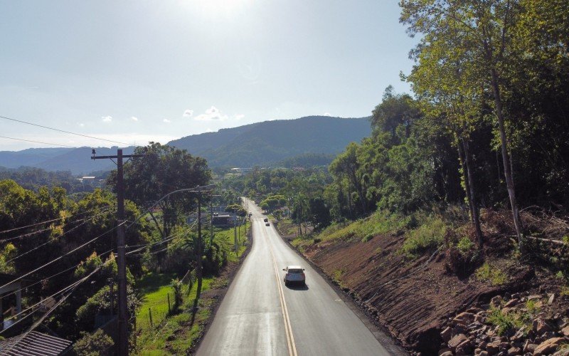 Governo do RS inaugura pavimentaÃ§Ã£o de estrada em Picada CafÃ©