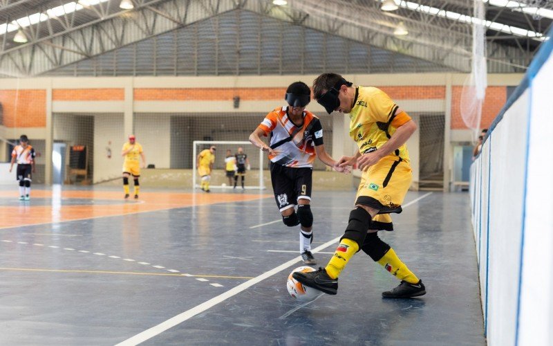 Ricardinho com a bola em decisÃ£o neste domingo (19)