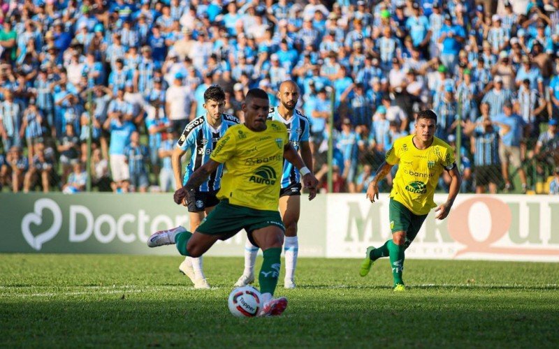 Erick fez os dois da vitória do Ypiranga sobre o Grêmio