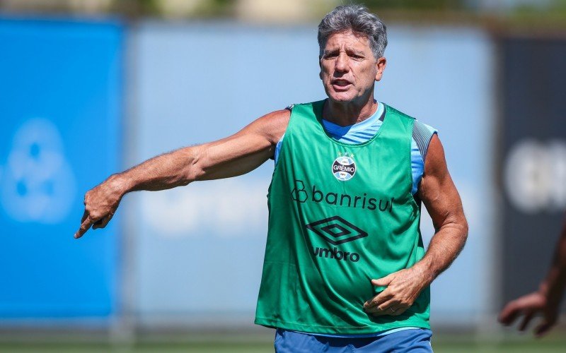 Renato comandou o treino desta segunda-feira (20) no CT Luiz Carvalho 