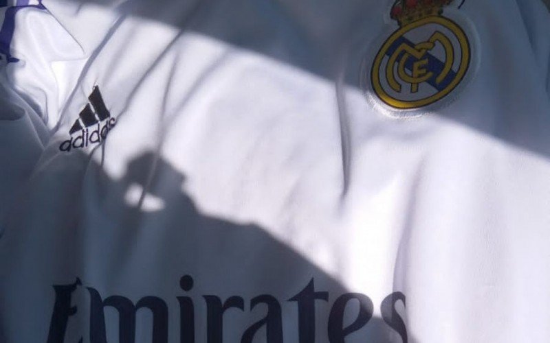 Jovem é preso por furtar cuecas, meias e até camiseta do Real Madrid em lojas do Centro