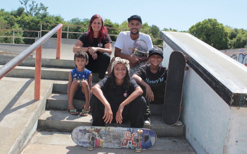 Maria Lúcia e família na pista do parque Eduardo Gomes, em Canoas