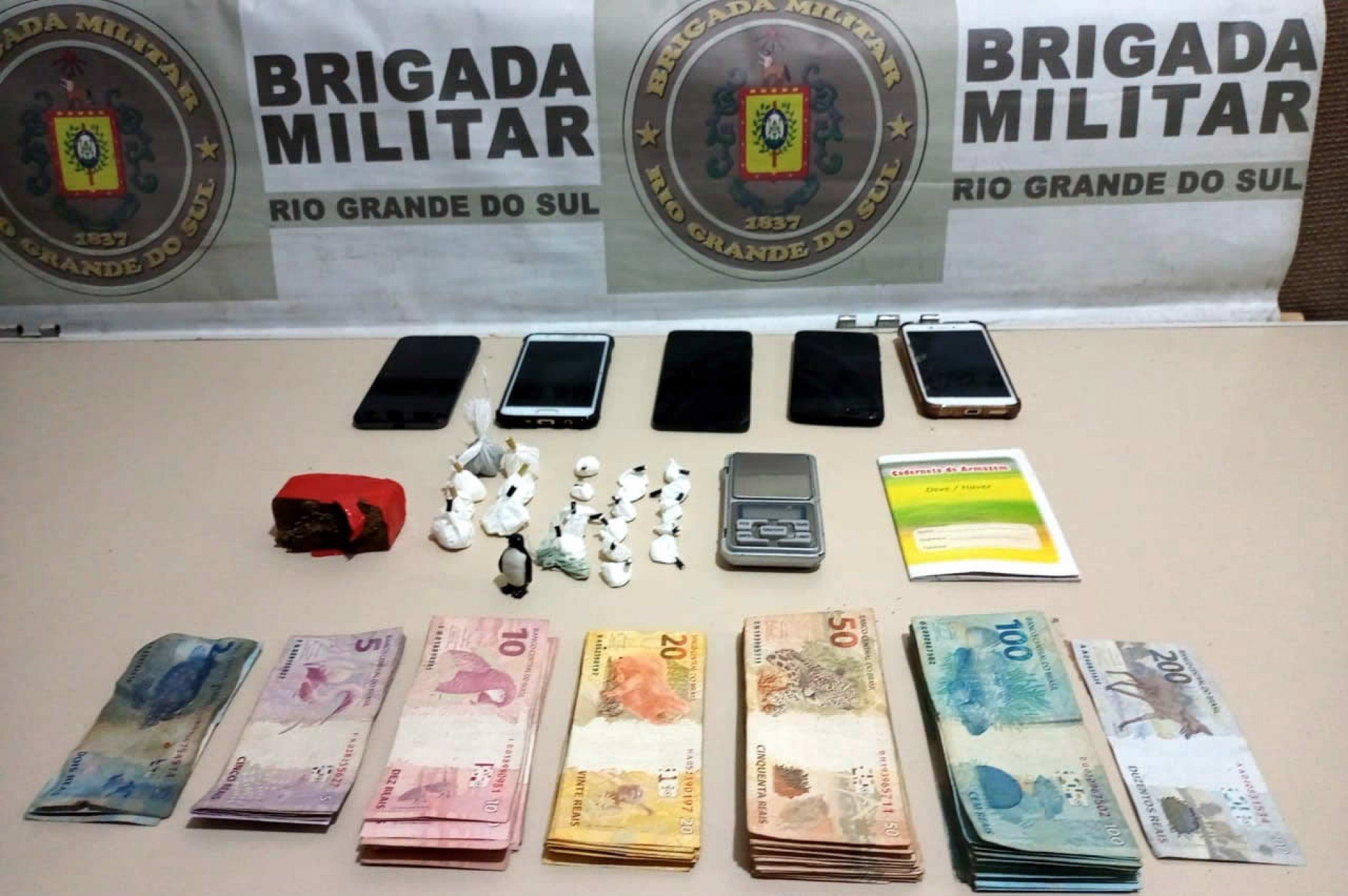 Homem é preso em Canela com buchas de cocaína escondidas nas roupas